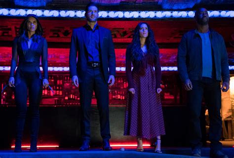 wann erfährt chloe dass lucifer der teufel ist
